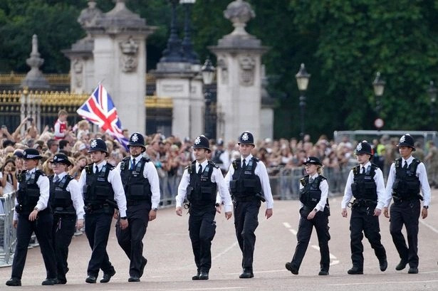 10.000 cảnh sát được huy động bảo đảm an ninh mỗi ngày cho tang lễ của Nữ hoàng Elizabeth II.