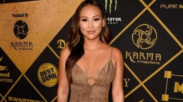 Cô cũng sở hữu một lượng người theo dõi cá nhân lên tới hàng triệu người, không kém bất cứ ngôi sao nổi tiếng nào.