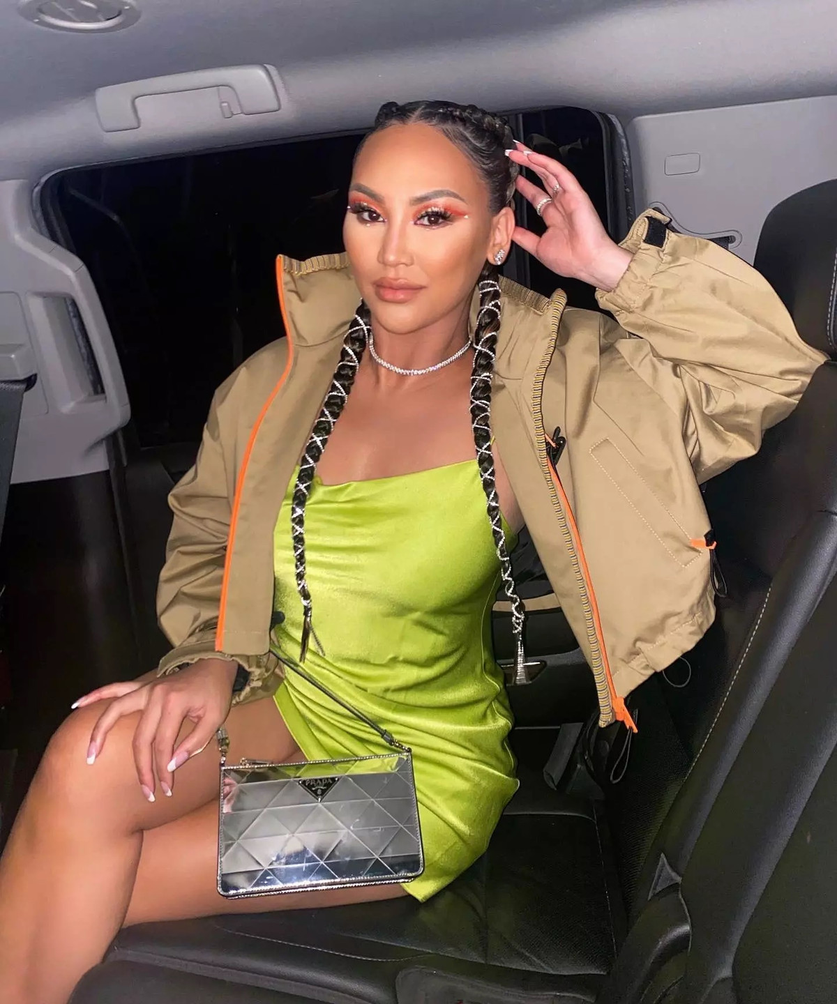 Nữ rich kid sinh năm 1988, lớn lên ở khu Beverly Hills (Los Angeles, Mỹ) và tốt nghiệp Đại học South California. Dorothy sở hữu một hãng trang sức và rượu champagne riêng.