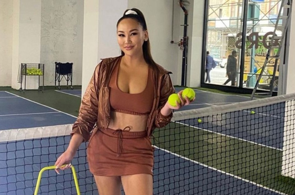 Trong phần 2 của show thực tế Bling Empire (Đế chế Phô trương) mới phát sóng ở Mỹ, chương trình giới thiệu về Dorothy Wang, con gái tỷ phú Trung Quốc Roger Wang, cựu CEO Golden Eagle International Group.