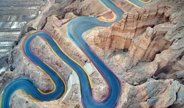 Con đường quanh co với 600 khúc cua – “địa ngục” say xe - Hình 3 Con duong quanh co voi 600 khuc cua – “dia nguc” say xe-Hinh-3