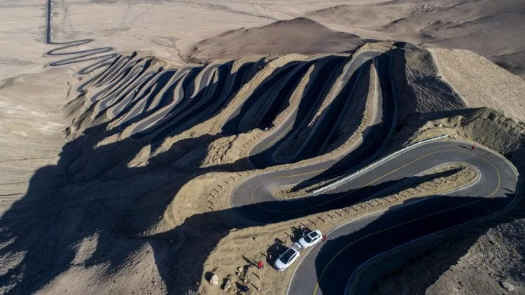 Con đường quanh co với 600 khúc cua – “địa ngục” say xe - Hình 6 Con duong quanh co voi 600 khuc cua – “dia nguc” say xe-Hinh-6