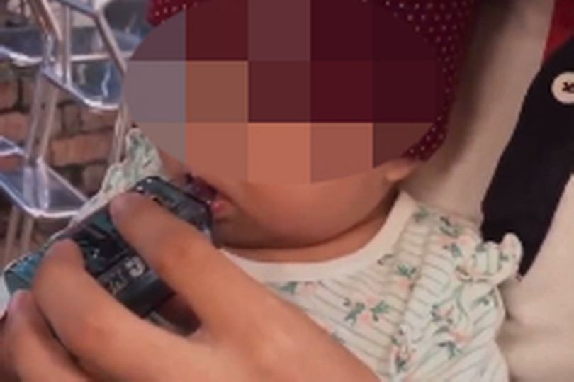 Doi dien 20 nam tu vi cho be gai “hut” thuoc la dien tu