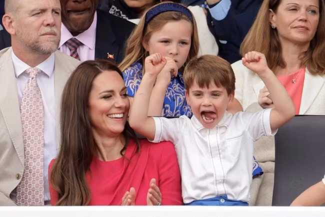  Hoàng tử Louis (4 tuổi) gây chú ý ở Đại lễ Bạch Kim của Nữ hoàng Anh khi có nhiều biểu cảm rất ngộ nghĩnh.