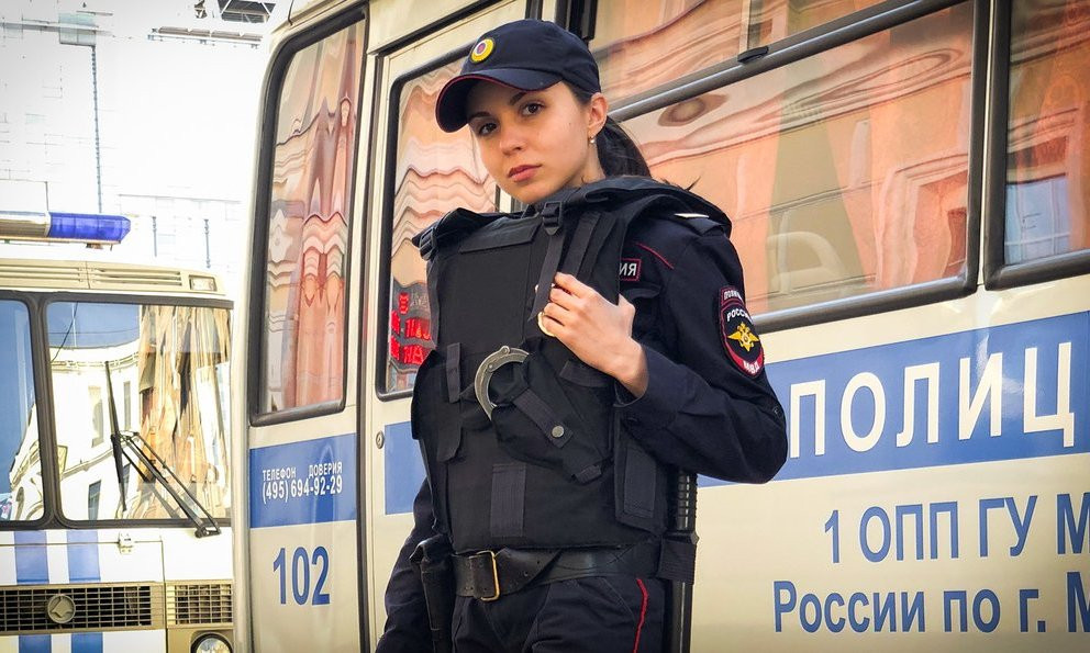 Những nữ cảnh sát Nga xinh đẹp chẳng thua kém hoa hậu - Hình 3 Nhung nu canh sat Nga xinh dep chang thua kem hoa hau-Hinh-3