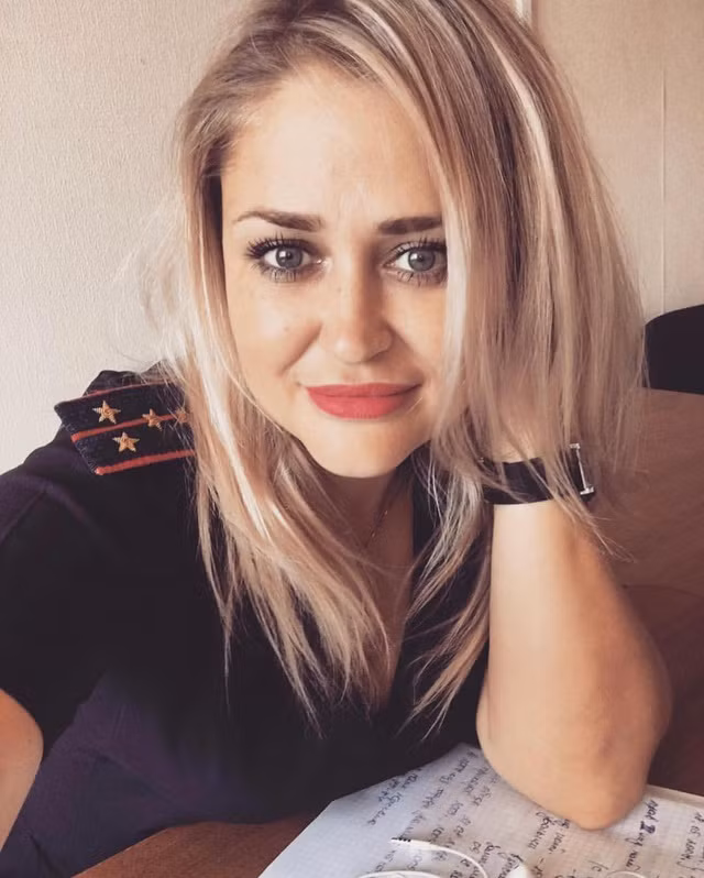 Anastasia Kondakova là chuyên viên nhân sự tại sở cảnh sát Irkutsk (Siberia). Năm 2019, cô giành chiến thắng trong cuộc thi sắc đẹp trong lực lượng hành pháp.