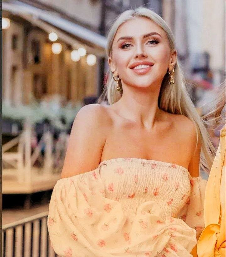 Mức lương của Anna Sergeeva thậm chí còn cao gấp 2.5 lần so với thu nhập của Tổng thống Ukraine Volodymyr Zelensky. Cụ thể, ông Zelensky đang nhận mức lương là 28.000 hryvnias (tương đương 950 USD)/tháng.