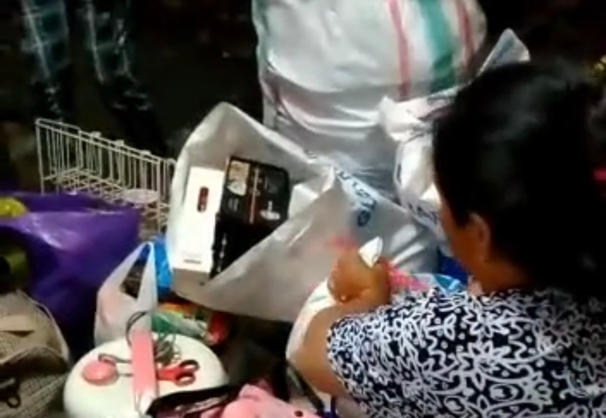 Chong duoi vo bau ra khoi nha, am muu dang sau gay phan no