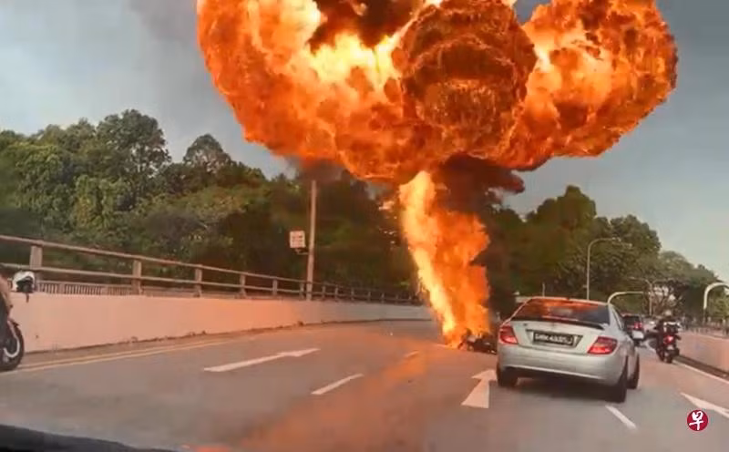 Soc canh xe may no nhu bom tren duong cao toc