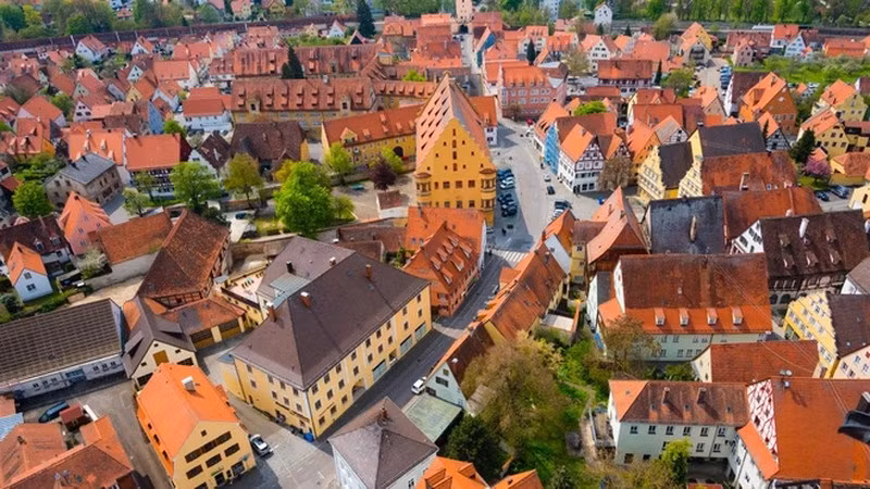 Ky la thi tran dat 72.000 tan kim cuong tang hinh