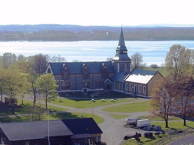 Ben trong nha tu Na Uy - “thien duong nghi duong” cua tu nhan