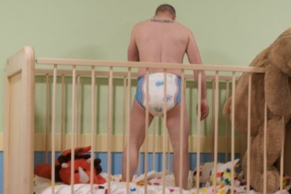 Thich mac bim nguoi lon, ong bo bi vo cu cam gap con