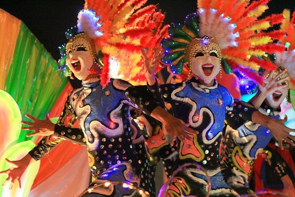 Trong khuôn khổ lễ hội có nhiều cuộc thi khiêu vũ đường phố hấp dẫn. Du khách đến đây dịp này sẽ được hòa mình vào dòng nhạc, những điệu nhảy sôi động hoặc thích thú với lễ hội bia tại quảng trường lớn của thành phố.