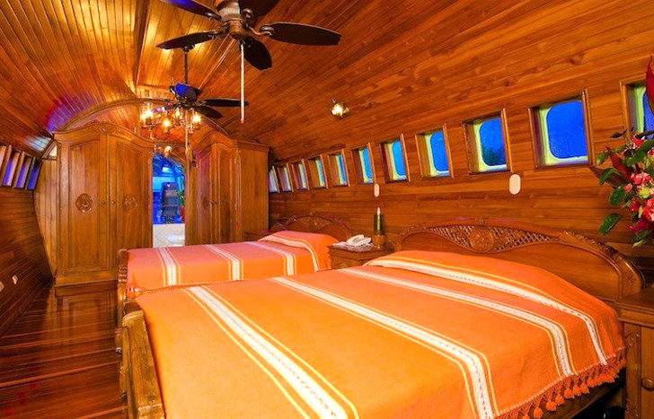 Hai cánh máy bay được tận dụng làm sảnh chờ. Du khách sẽ phải chi trả 260 USD để có thể ở lại đây một đêm.