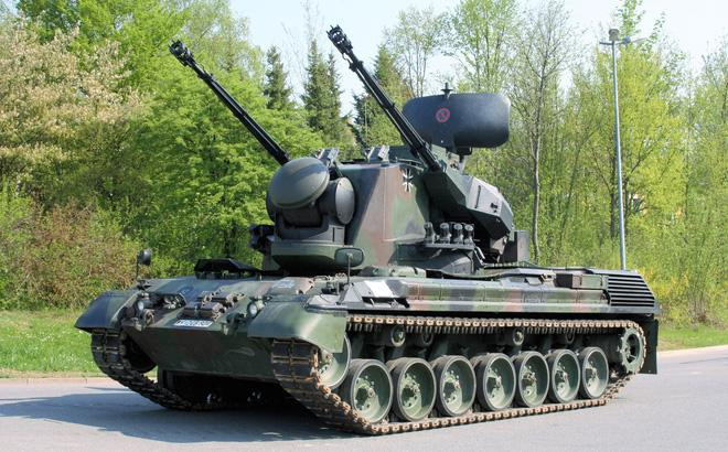 Hai khẩu pháo 35 mm của Gepard cho thời gian bắn liên tục 37 giây trước khi hết đạn (với 680 viên đạn cho cả hai nòng). Sơ tốc đầu nòng của đạn đạt con số 1.440 m/s.