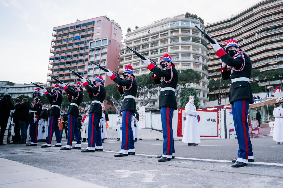 Đơn vị có đầy đủ các ban sáo, ban trống,… như một dàn nhạc giao hưởng thực thụ. Họ thường xuyên biểu diễn trong các buổi hoà nhạc mừng những ngày lễ lớn của Monaco và phục vụ việc đón mừng các nguyên thủ nước ngoài ghé thăm.
