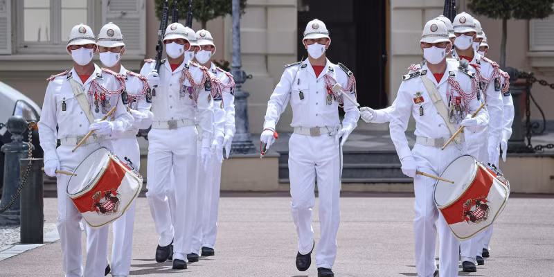 Trong số 124 binh lính và sỹ quan của đại đội, 43 người được giao nhiệm vụ thường trực canh gác Cung điện Thân vương (nơi ở của Hoàng gia Monaco). Số còn lại chia ra bảo vệ các thành viên hoàng tộc.