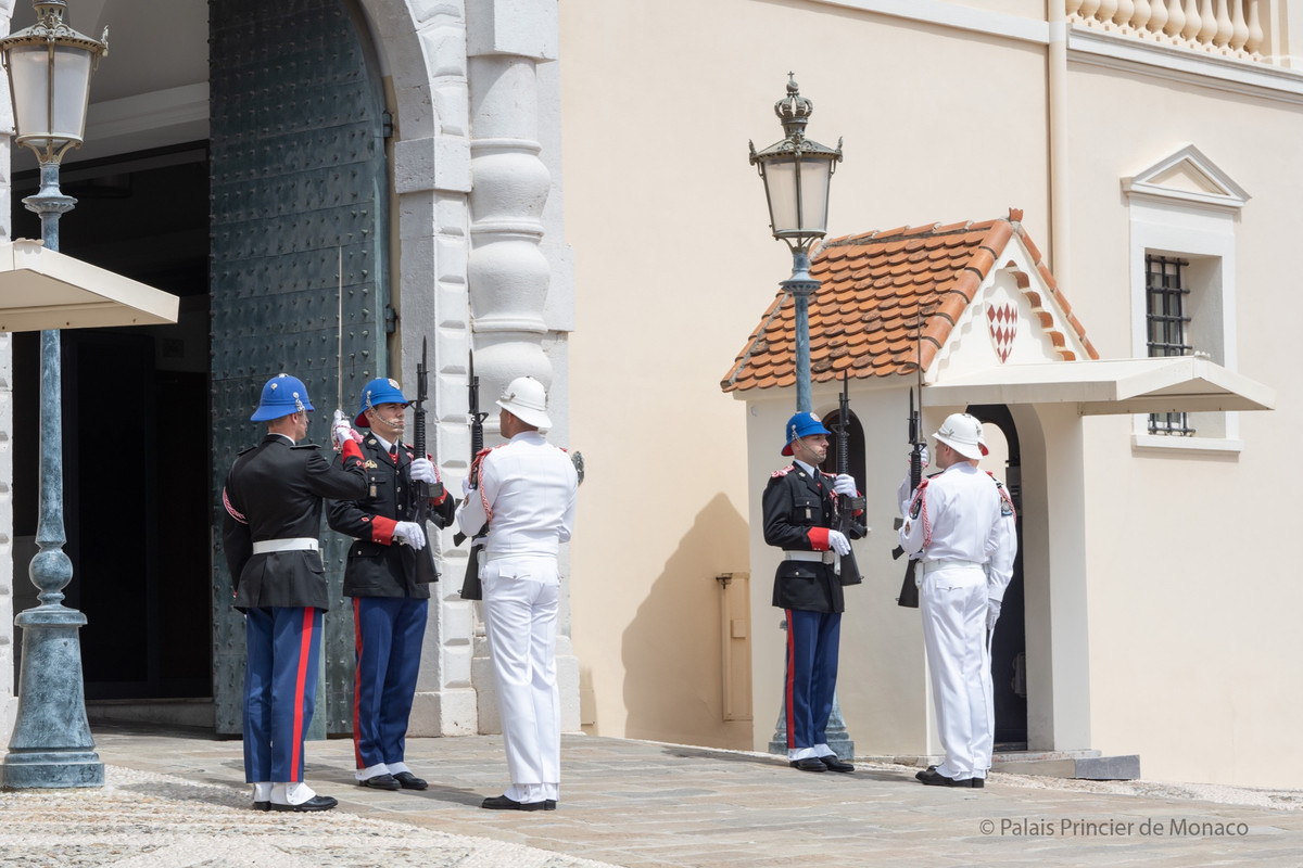 Sau này, Monaco thành lập riêng ra các sở cứu hoả địa phương, biến Compagnie des Carabiniers du Prince thành đội cận vệ canh gác nơi ở của Hoàng gia Monaco như ngày nay.