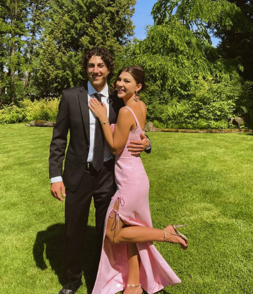 Hiện tại, Phoebe đang hẹn hò với Chaz Flynn (sinh năm 2000). Bạn trai lớn hơn Phoebe 2 tuổi, từng học cùng trường tư thục Lakeside với con gái nhà Gates.