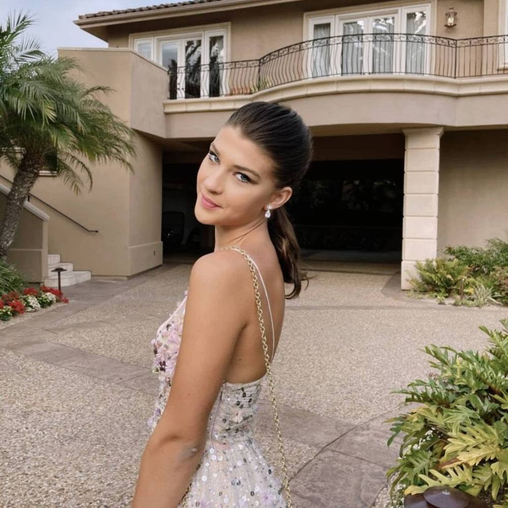 Sau cuộc ly hôn ồn ào với vợ cũ Melinda Gates vào tháng 5 năm ngoái, Bill Gates vẫn thường xuyên dành thời gian bên cạnh các con.