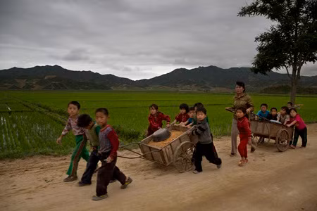 Cuoc song binh di va thanh binh o vung nong thon Trieu Tien-Hinh-12