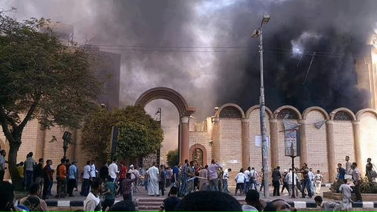 Vu chay nha tho o Ai Cap: Con so thuong vong len toi 85 nguoi-Hinh-2