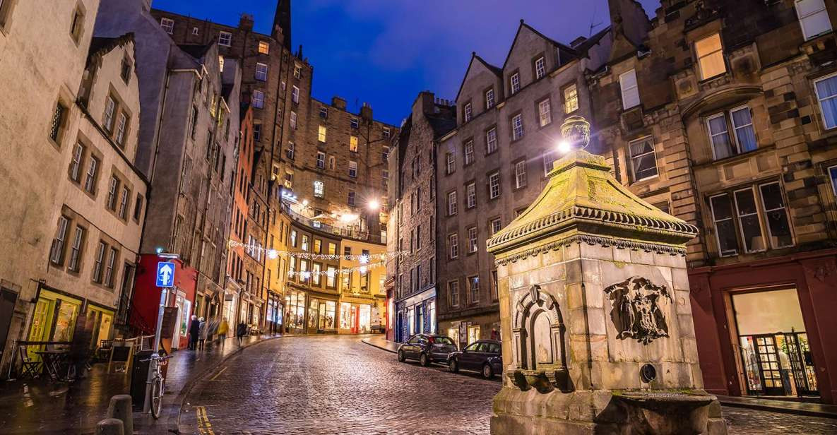 Lý do là vì tại chính một quán cà phê ở Edinburgh, nữ văn sĩ J.K. Rowling đã sáng tác những ý tưởng và dòng chữ đầu tiên cho bộ truyện Harry Potter huyền thoại.