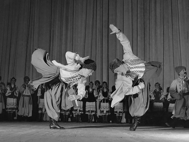 “Dam minh” trong cac dieu mua truyen thong cua Lien Xo-Hinh-7