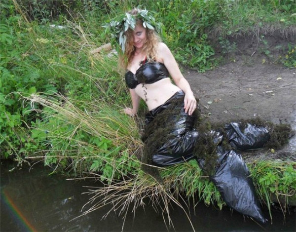 Nàng tiên cá xinh xắn xuất hiện trong rừng?