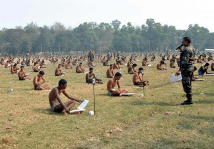 Muon kieu chong gian lan thi cu ba dao khien ban “cuoi te ghe”-Hinh-10