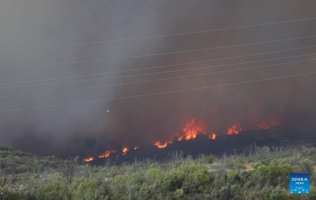 Chính quyền địa phương cho biết hỏa hoạn đã tàn phá khoảng 20 ngôi nhà. Ảnh: Xinhua.