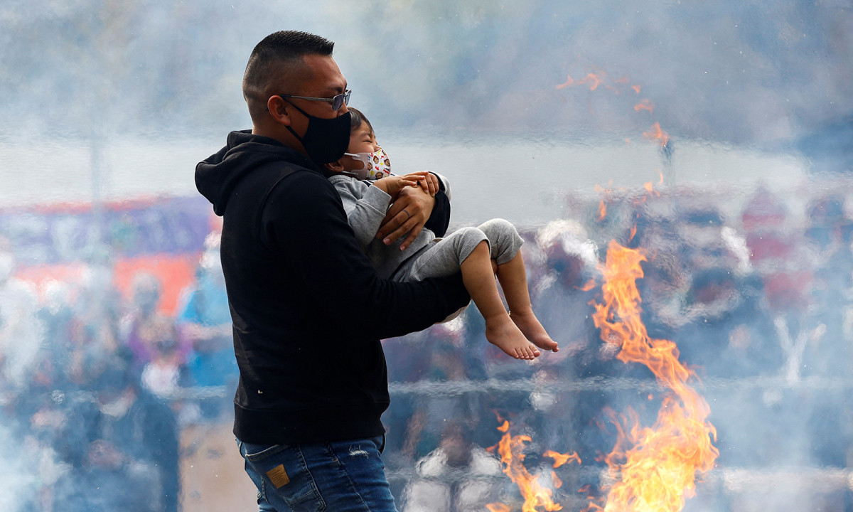 Lễ hội đi chân trần trên lửa này đã được duy trì suốt 50 năm qua.