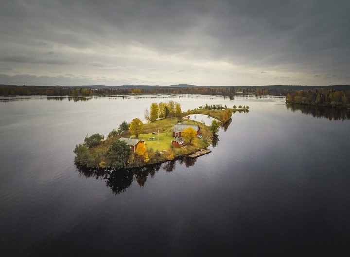 Vào mùa xuân, Kotissari được ví như một bản giao hưởng với những tiếng nước chảy của băng tan, tiếng chim di cư trở về khi trời ấm.