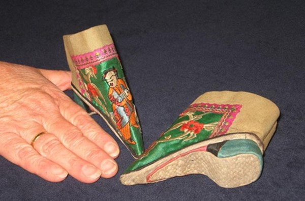 Ám ảnh những đôi chân gót sen cuối cùng tại Trung Quốc - Hình 5 Am anh nhung doi chan got sen cuoi cung tai Trung Quoc-Hinh-5