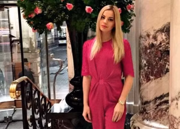 Tieu thu nguoi Ukraine noi tieng tieu tien khong tiec tay-Hinh-2