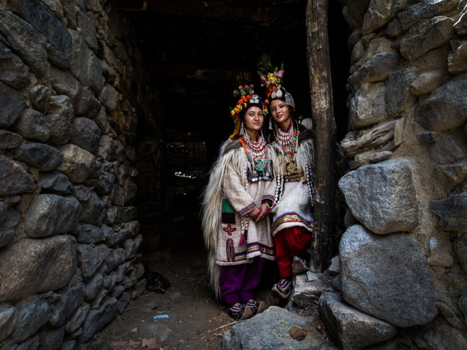 To mo cuoc song cua bo lac co tap tuc doi vo tu do-Hinh-2