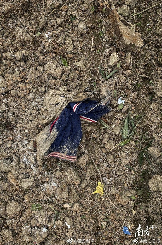 Hien truong roi may bay o TQ: Nhoi long cac di vat cua nan nhan-Hinh-6