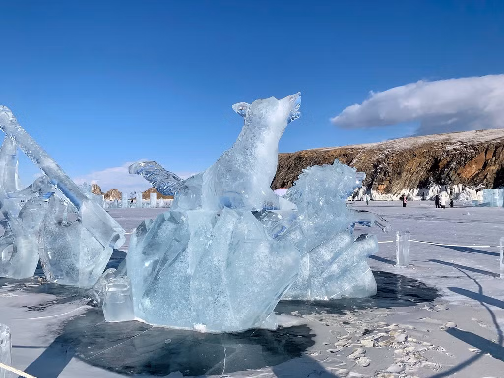 Mãn nhãn lễ hội điêu khắc băng trên hồ Baikal ở Nga - Hình 8 Man nhan le hoi dieu khac bang tren ho Baikal o Nga-Hinh-8