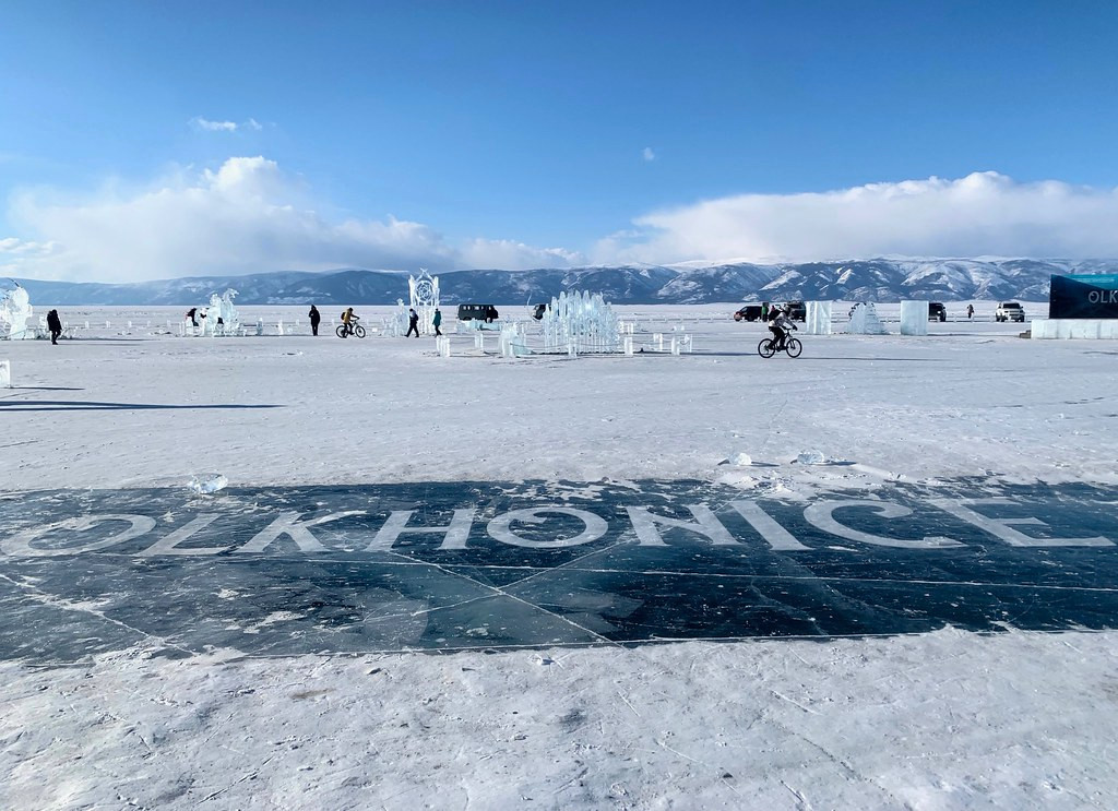 Man nhan le hoi dieu khac bang tren ho Baikal o Nga