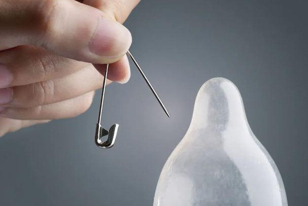 Len choc thung bao cao su cua ban trai, nguoi phu nu linh an tu