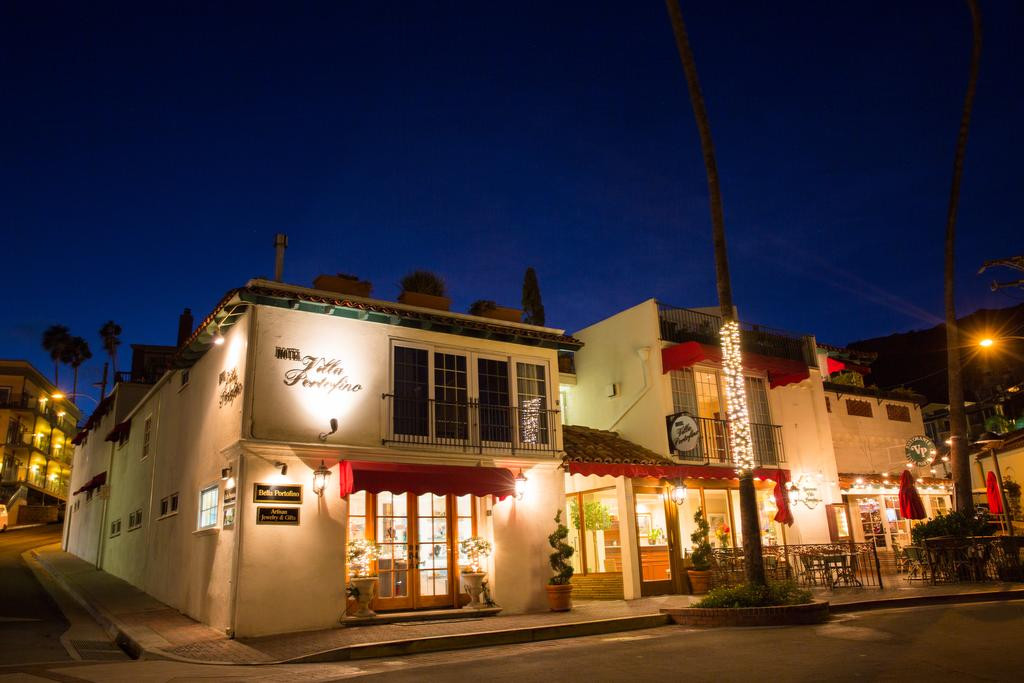 Đến làng chài Portofino, du khách bị thu hút bởi những ngôi nhà nhiều màu sắc xây dựng từ rất lâu bên cạnh những biệt thự xinh đẹp.