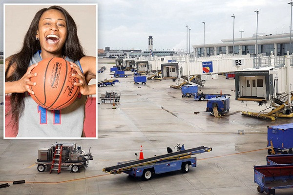 Toc vuong vao bang chuyen, nu nhan vien san bay tu vong