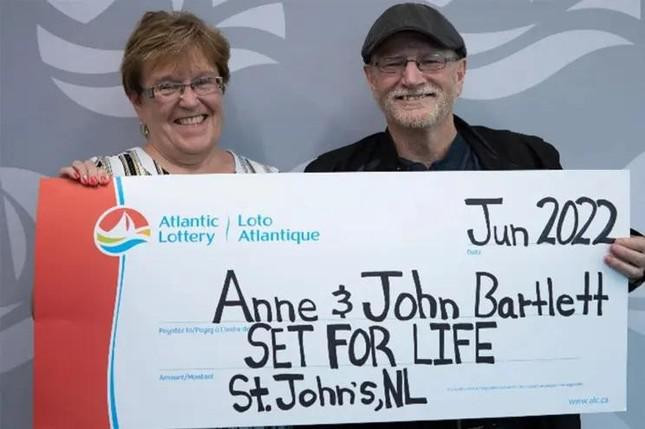 Trung xo so gan 12 ty nho tam ve duoc con gai tang ngay cua Cha