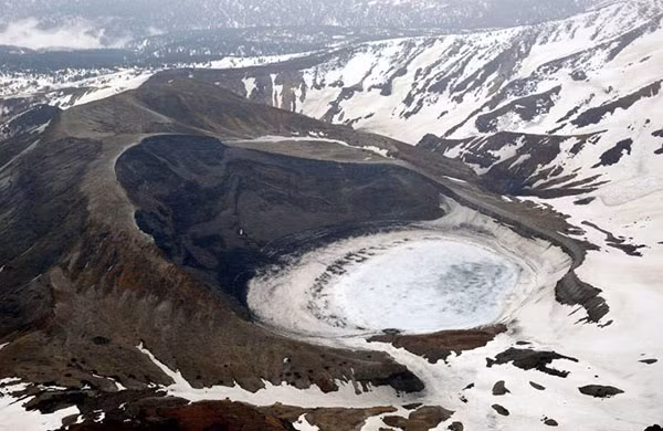 Kham pha ho nuoc mieng nui lua doi 5 mau o Nhat Ban-Hinh-4