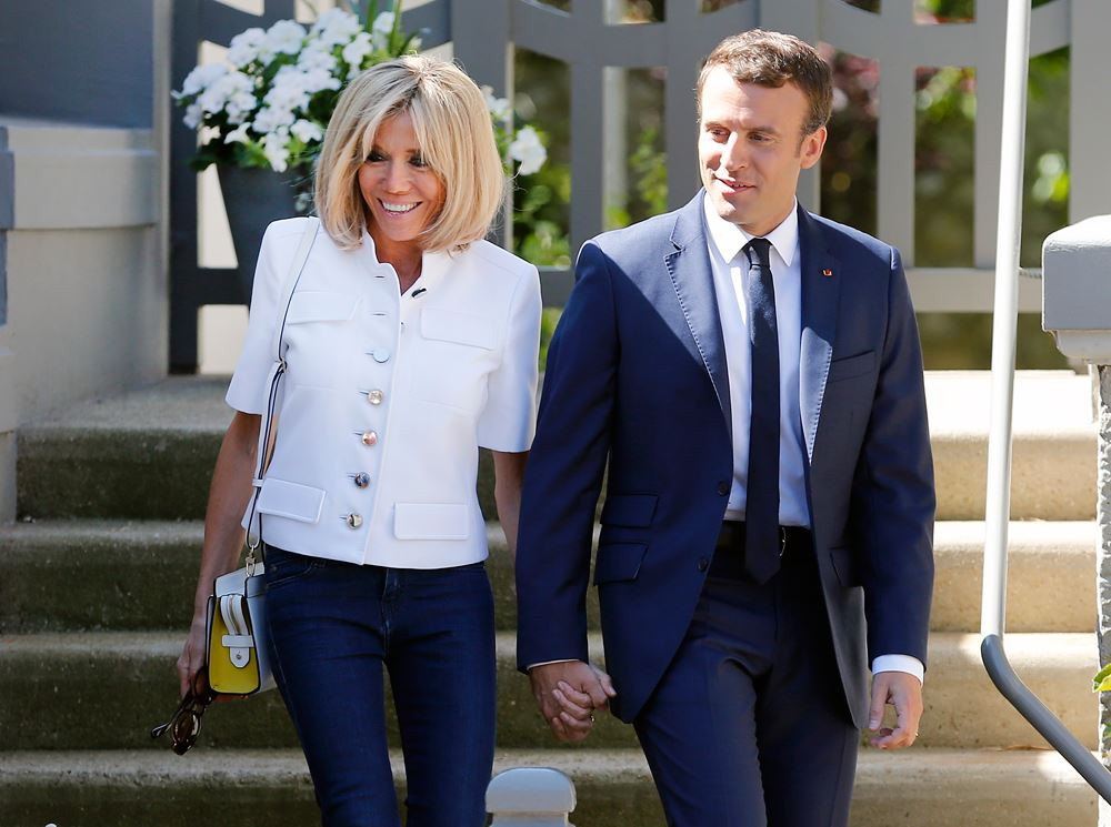 Gần 70 tuổi nhưng phu nhân của Tổng thống Pháp vẫn giữ phong cách trẻ trung để không quá chênh lệch với chồng trẻ.