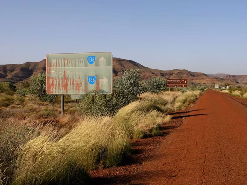 Theo Daily Mail, hàng nghìn người đã bỏ mạng tại đây, hầu hết họ là thợ mỏ. Sau khi điều tra, giới chức địa phương phát hiện nguyên nhân gây ra những cái chết bí ẩn là do tác hại chết người của amiăng. Theo một bộ phim tài liệu được chiếu vào tháng 12/2019, chỉ còn lại một cư dân trong thị trấn này.