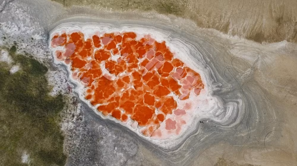 Kham pha ho nuoc do ky la giong trai tim giua sa mac-Hinh-9