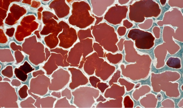 Khám phá hồ nước đỏ kỳ lạ giống trái tim giữa sa mạc - Hình 5 Kham pha ho nuoc do ky la giong trai tim giua sa mac-Hinh-5