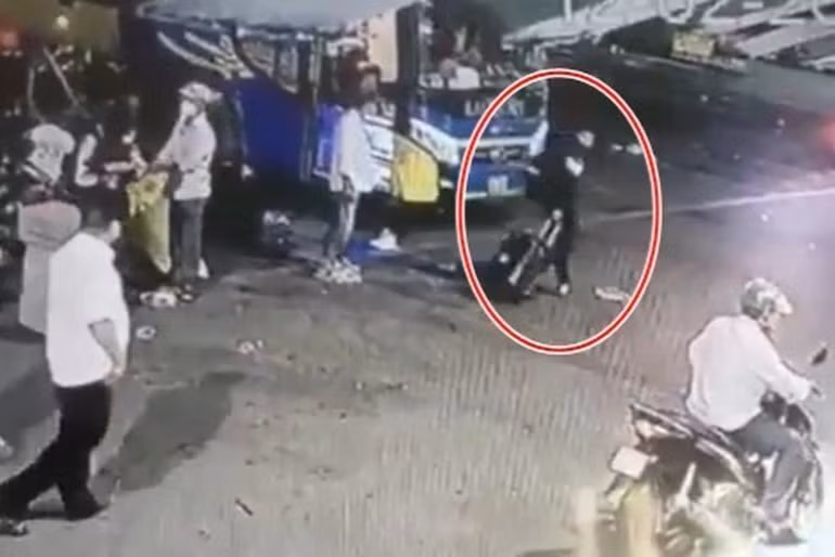 Me nam sinh mat tich bi an ke ve cuoc dien thoai truoc khi con xuong xe-Hinh-2