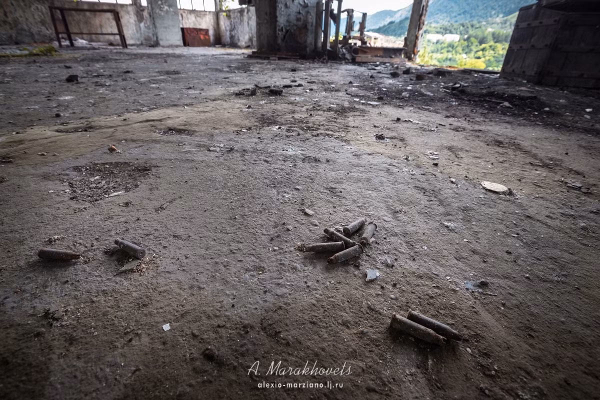 Can canh nha may bo hoang o Nga bi me thien nhien 